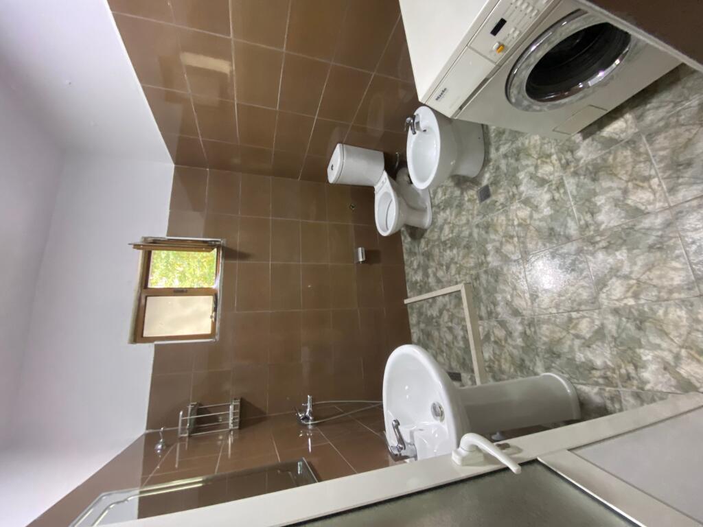 2+1,i mobiluar kat vile,te 2 palmat ne astir,450 euro