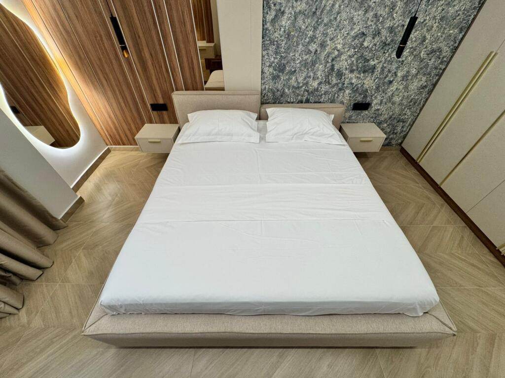 Shitet Papafingo luksoze në vijë të parë të detit, në Plazh pranë Hotel Adriatik.