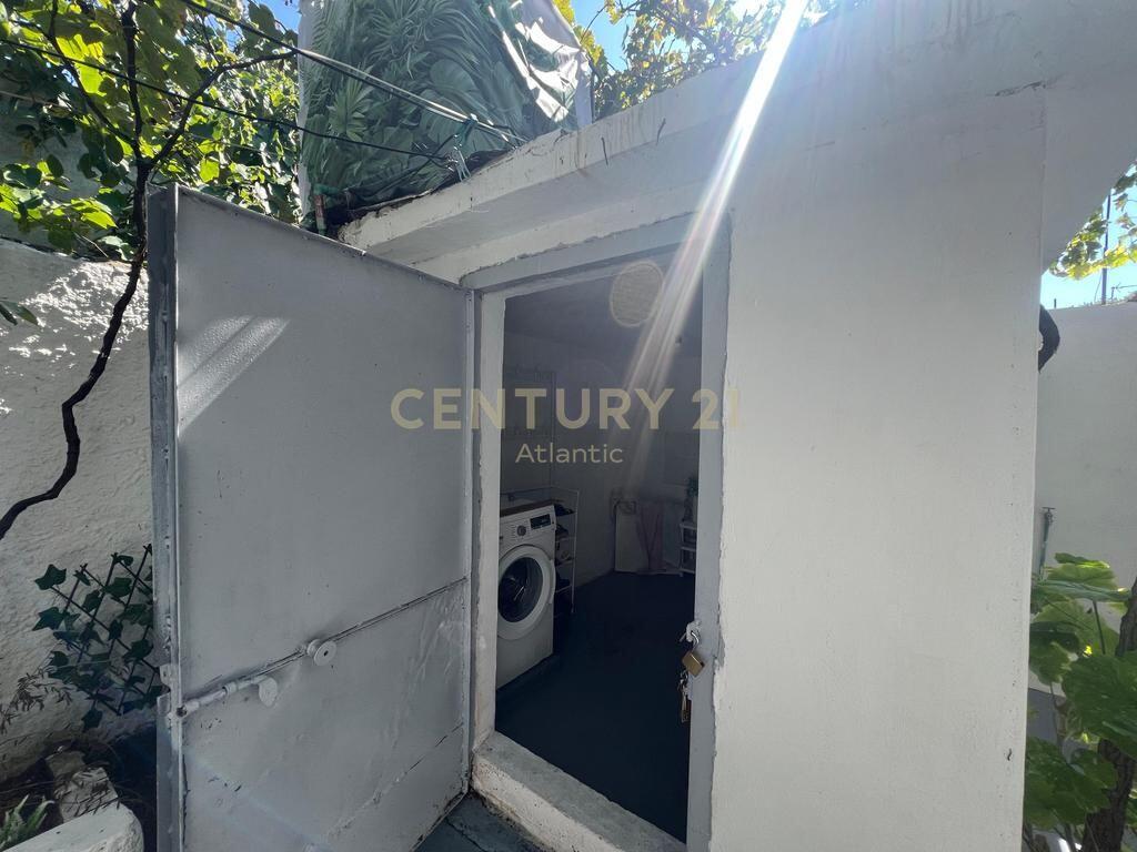 SHITET APARTAMENT ME OBORR PRANE SHKOLLES DEMOKRACIA NE DURRES !