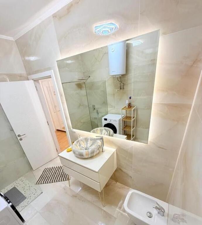 Modern 2+1 Apartment for Rent on Kosovarëve Street – Sought After Location!