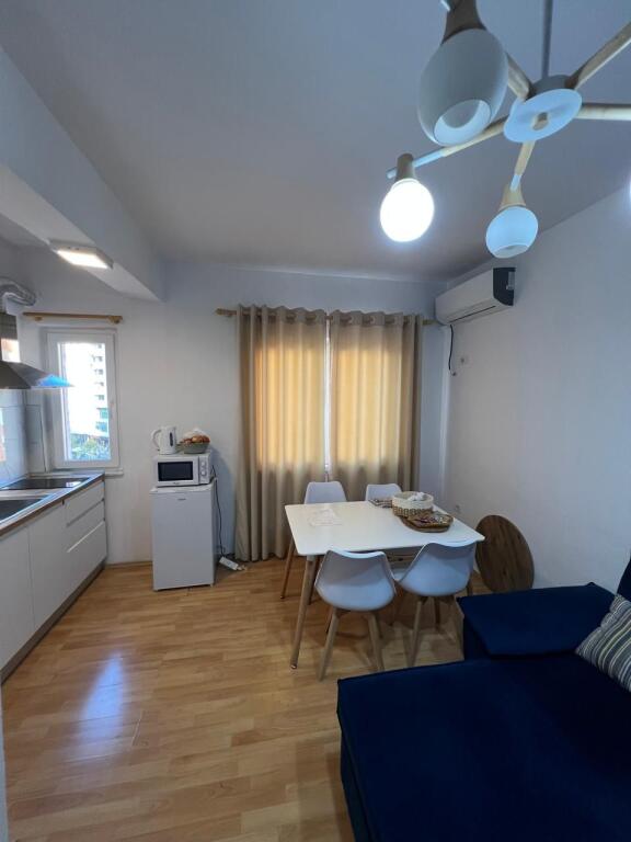 Apartament 1+1 me qera ne Qender Sheshi Skënderbej