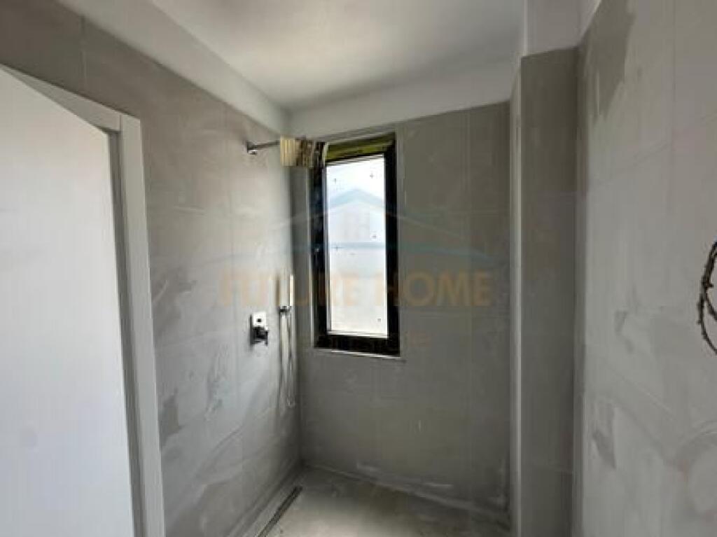 Shitet, Apartament 2+1+2, Unaza e Re, Tiranë.