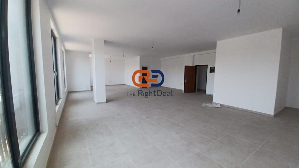 At the Zirkon Complex, a Business Unit is for Rent, with Regular Floor Plan and View from the Main Street!!!