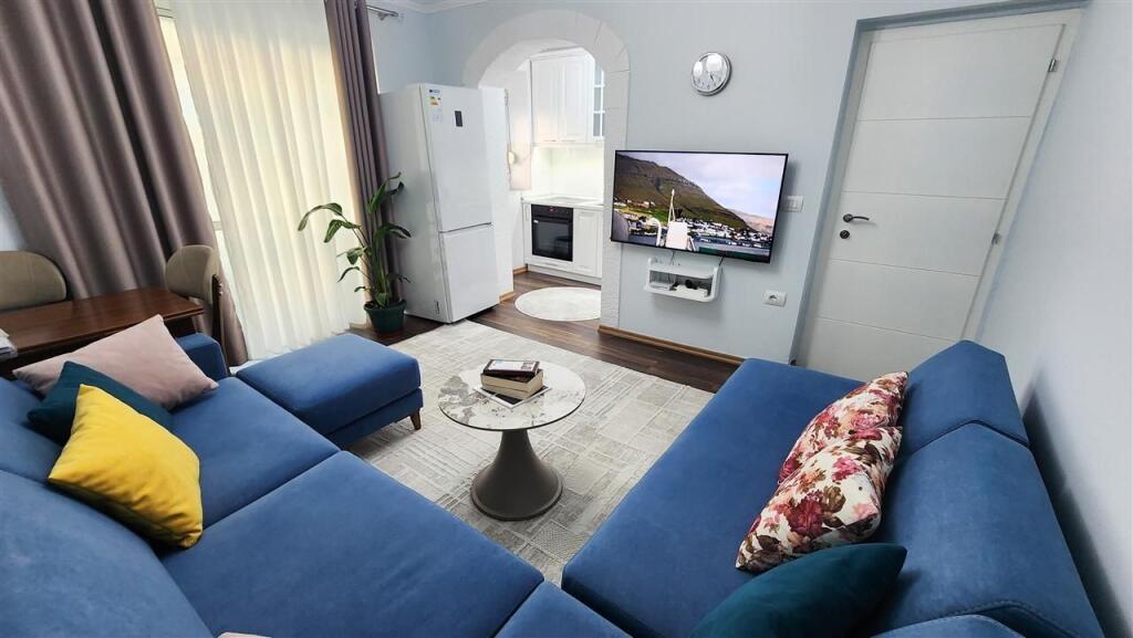 Affittasi un appartamento moderno 1+1 nella zona di Rruga e Elbasanit, Via Petro Nini Luarasi, vicino al negozio Neptun, 500 mila lek 