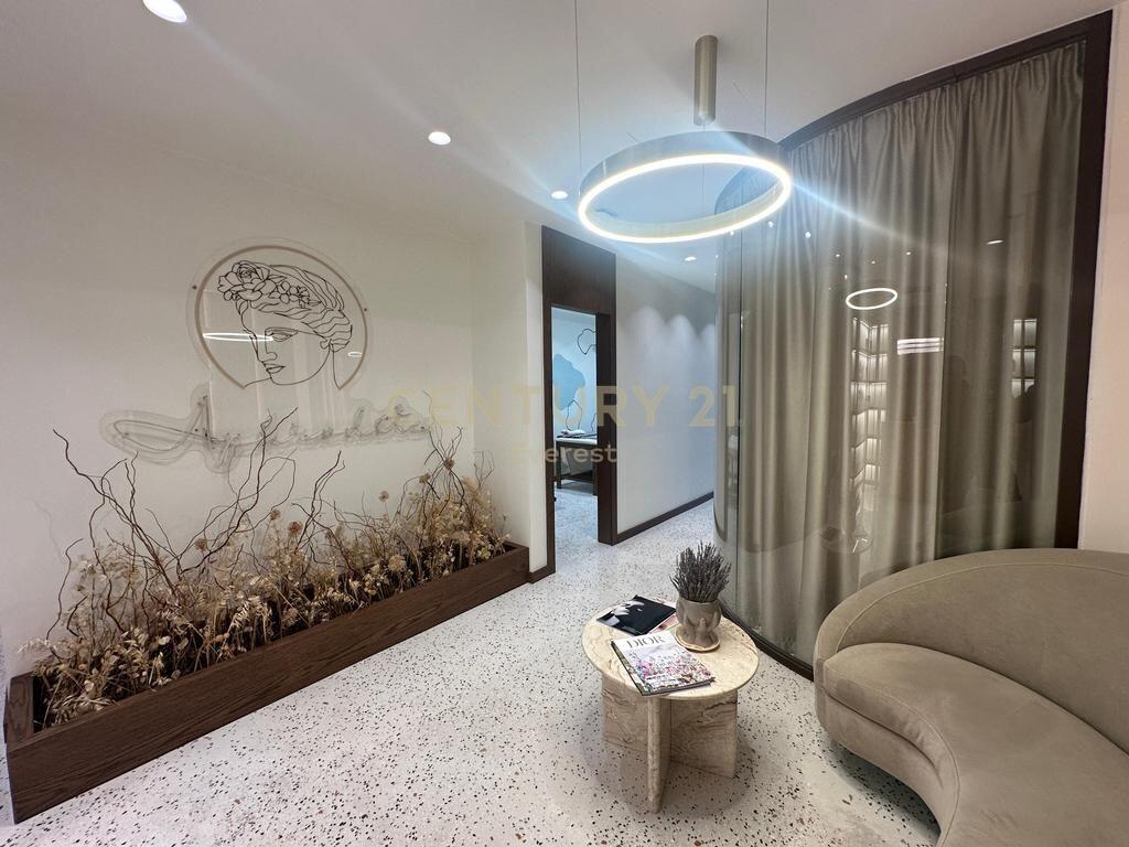 KOMPLEKSI KIKA 2, ZYRE PER QIRA 1,800 € /Muaj