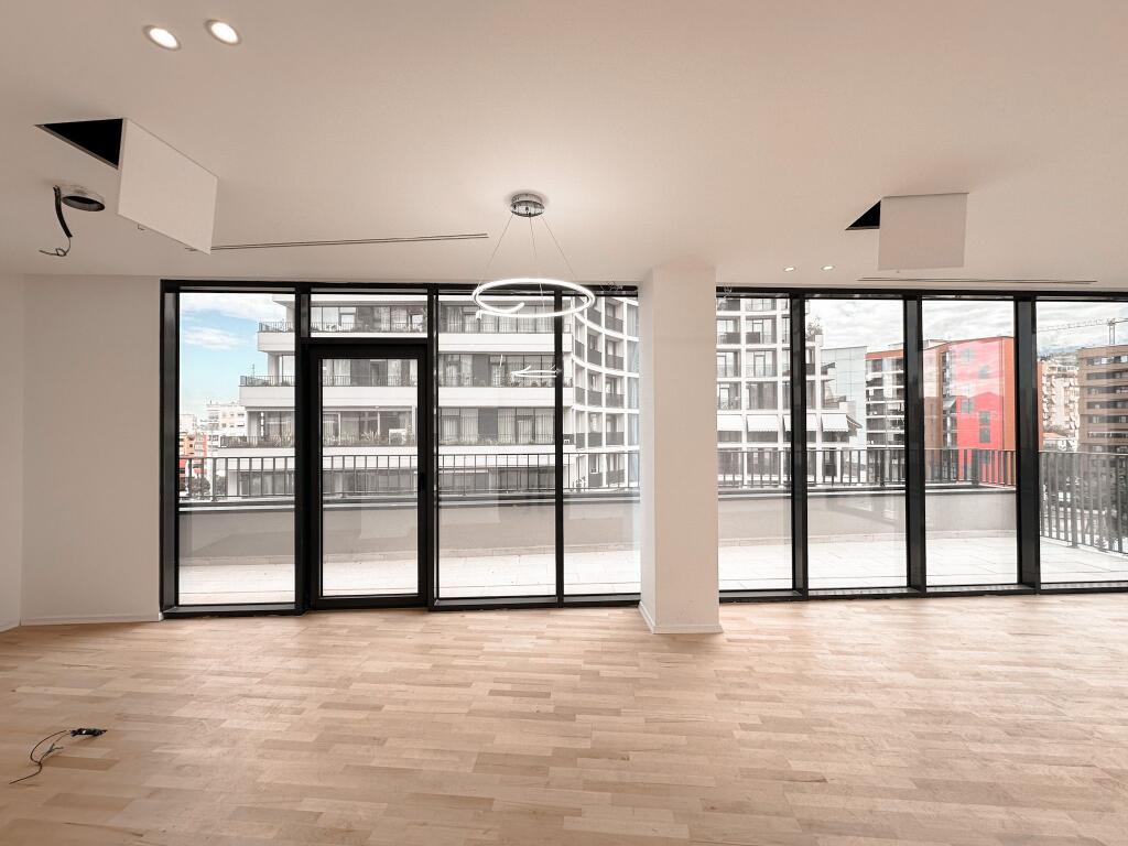 Shitet Apartament 2 +1+2tualete. 