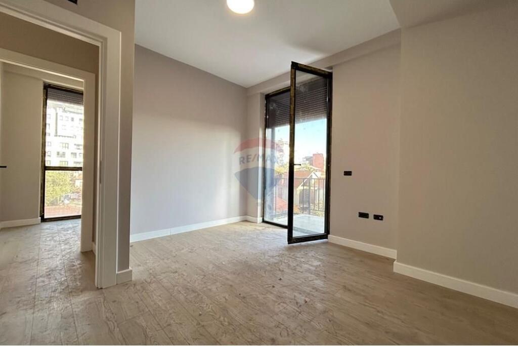 Ambjent zyre me qira prane Shkolles se Kuqe!