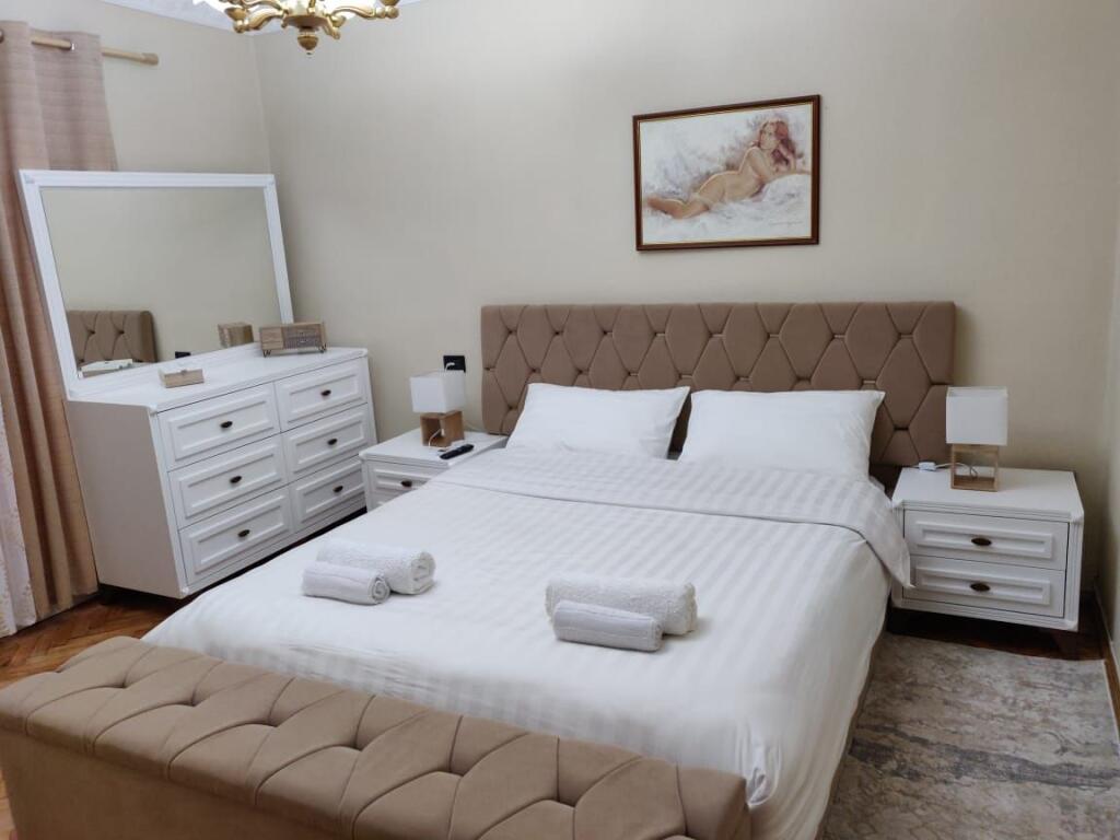 apartament 2+1 me qira tek Rruga Fortuzi