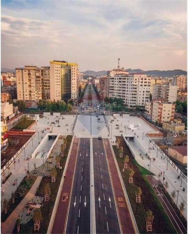 Apartament 2+1 ne shitje prane Bulevardit te Ri!!