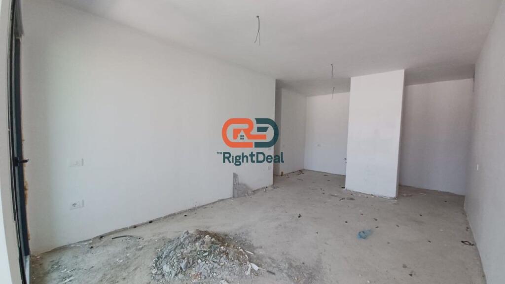 Tek 5 Maji, Shitet Apartament 2+1+2 Ne Ndertim Te Ri, Me Planimetri Te Rregullt!!!