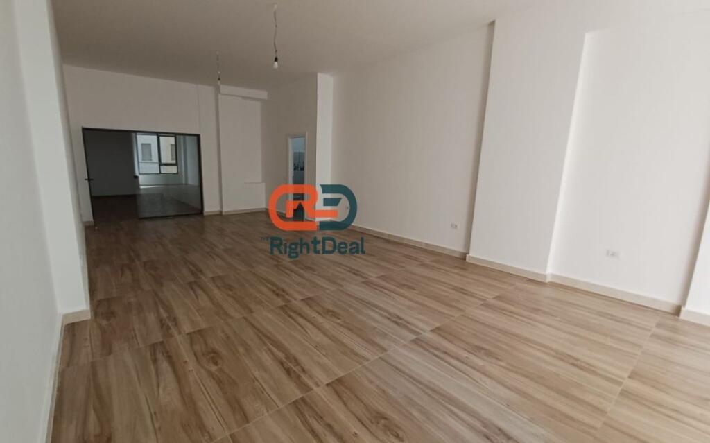 Tek Donika Center, Jepet Me Qira Njesi Biznesi Me Planimetri Te Rregullt, Ne Kompleks Shume Cilesor!!!