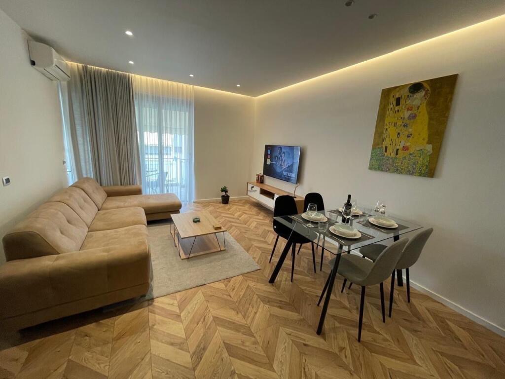 JEPET APARTAMENT ME QERA 1+1 KOMUNA E PARISIT 800 EURO