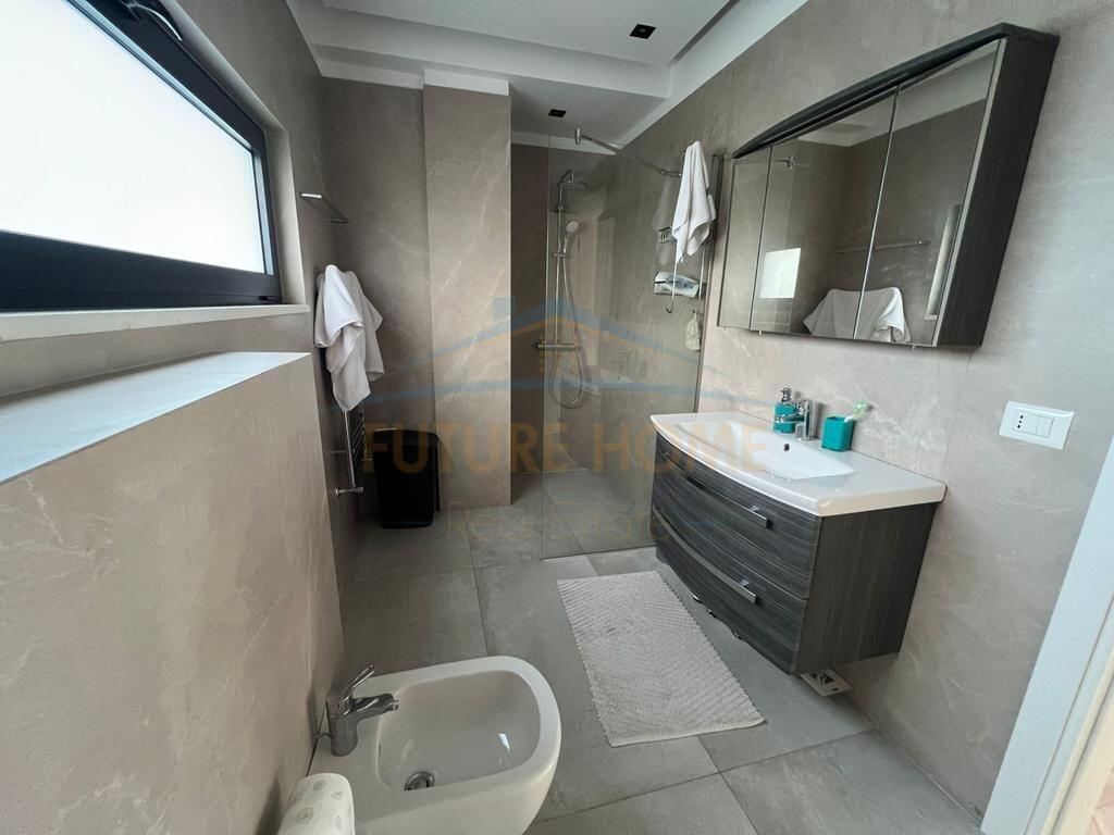 Shitet, Vilë individuale San Pietro Residence, Gjiri I Lalëzit.