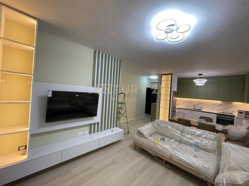 APPARTAMENTO 2+1+2+ POSTO AUTO IN AFFITTO, LAGO ASCIUTTO, TIRANA! 1.200 € /Mese