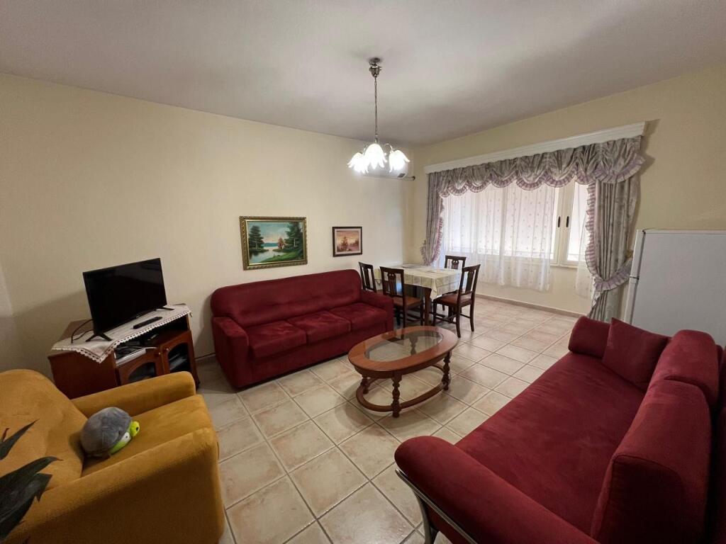 Apartament me qera 1+1