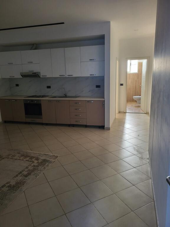 VENDESI APPARTAMENTO 1+1 CON SUPERFICIE 78 M2 . AL PREZZO DI 75000 EURO . VIA FADIL DLIU TIRANA