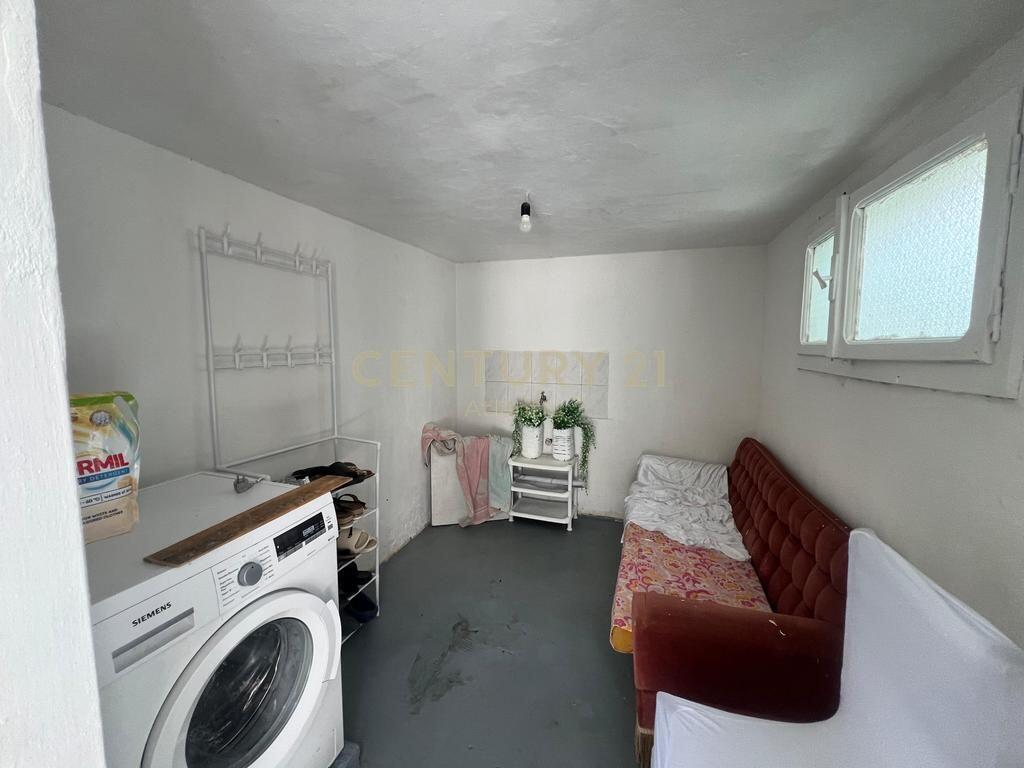 SHITET APARTAMENT ME OBORR PRANE SHKOLLES DEMOKRACIA NE DURRES !