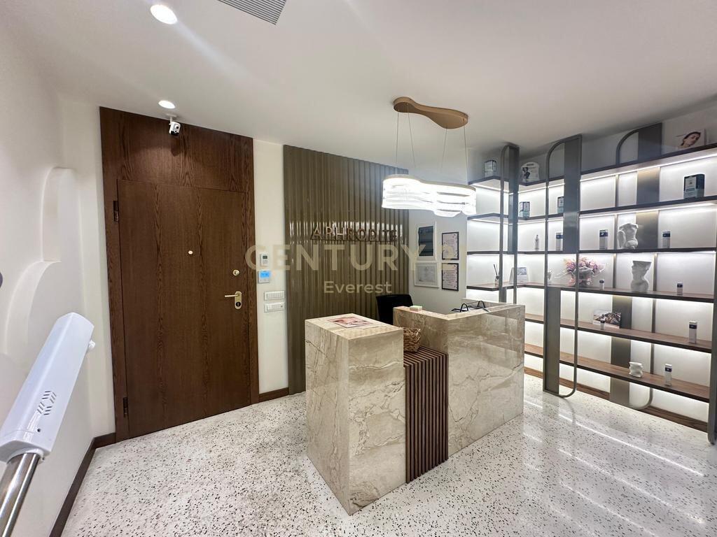 KOMPLEKSI KIKA 2, ZYRE PER QIRA 1,800 € /Muaj