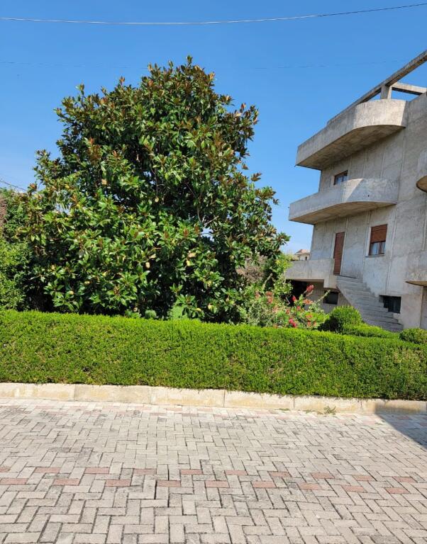 Shitet vile 4 kate Shkallnur Durres