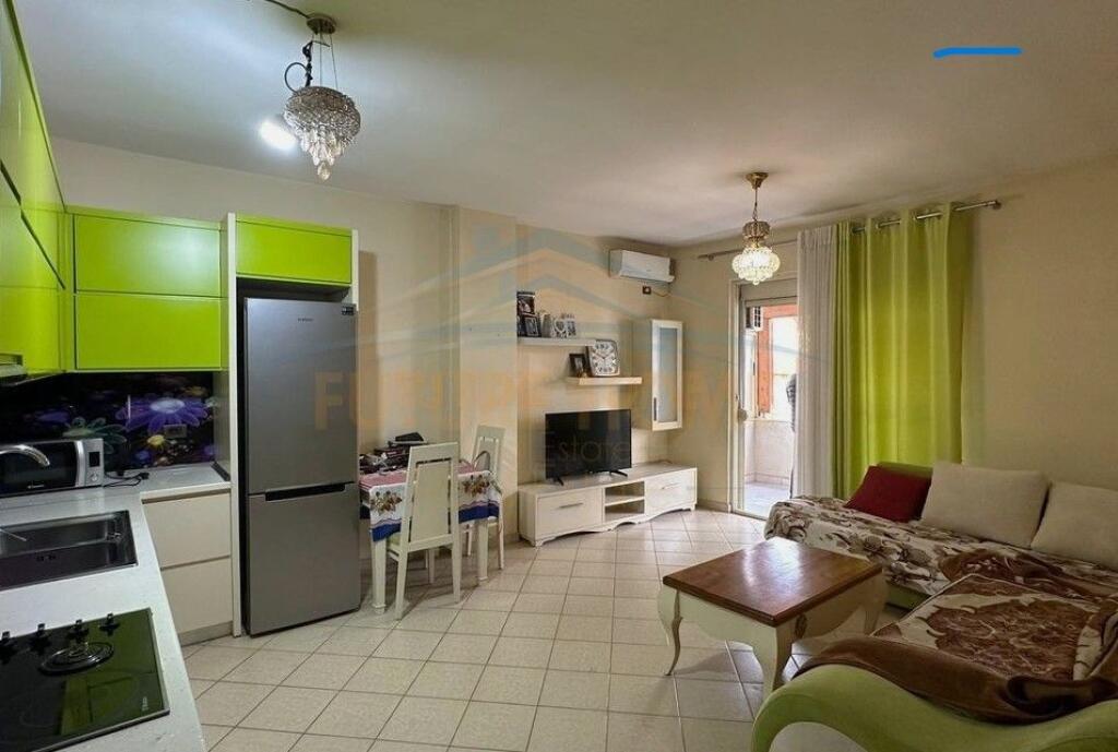 Shitet Apartament 2+1 – Unaza e Re, pranë bar “Xhamero”