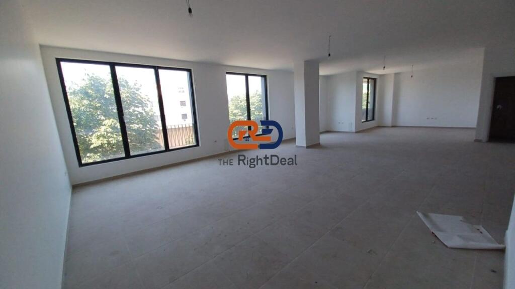 At the Zirkon Complex, a Business Unit is for Rent, with Regular Floor Plan and View from the Main Street!!!