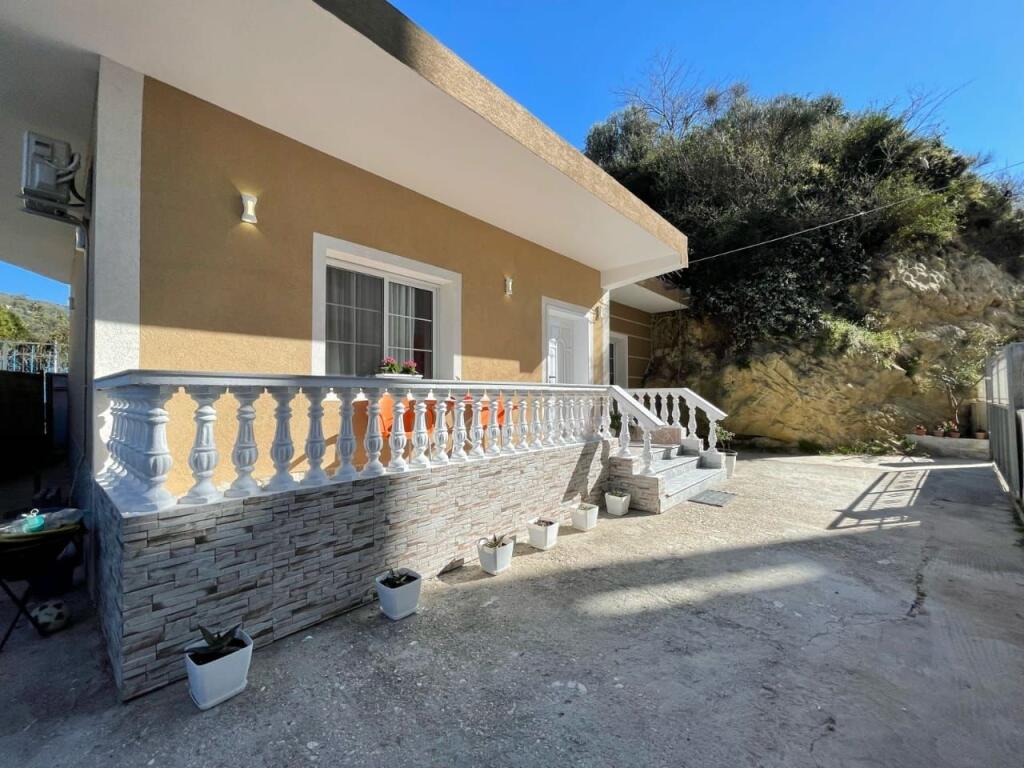 Jepet me Qera Apartament 1+1, Shtepi Private, Bishti Kalldrermit, Vlore 25000 LEK/Muaj