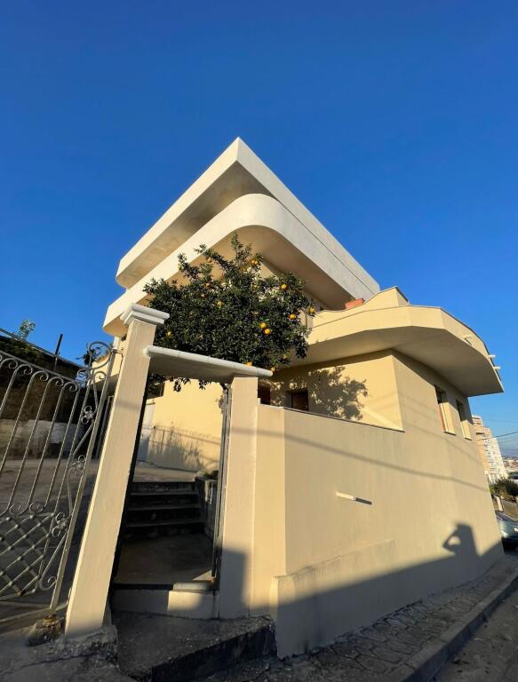 KATI PARE I NJE VILE 3 KATESHE ME QERA 2+1 FABRIKA MAKARONAVE