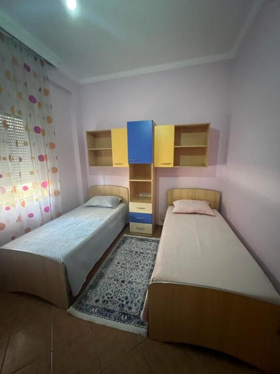 Appartamento in Affitto 2+1+2WC, Lungomare con Vista Mare, Prima Linea. VLORE