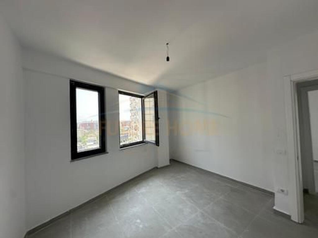 Shitet, Apartament 2+1+2, Unaza e Re, Tiranë.