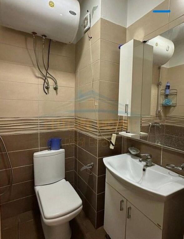 Shitet Apartament 2+1 – Unaza e Re, pranë bar “Xhamero”