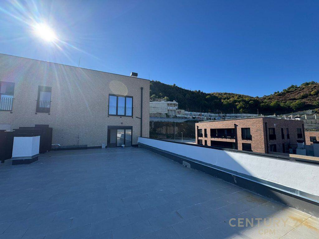 APPARTAMENTO 3+1+2 CON VERANDA IN VENDITA A KODRA E DIELLIT 2! 350.000 €