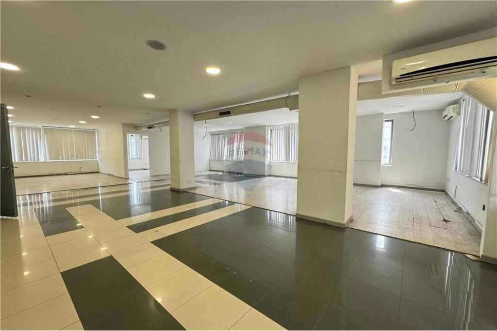 Office 236.5m2 for rent Zogu i Zi!
