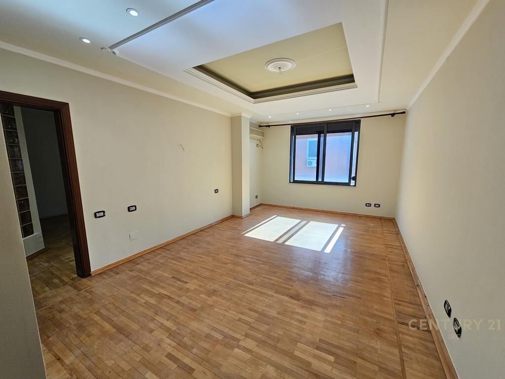 Appartamento 2+1+2 in vendita a Blloku