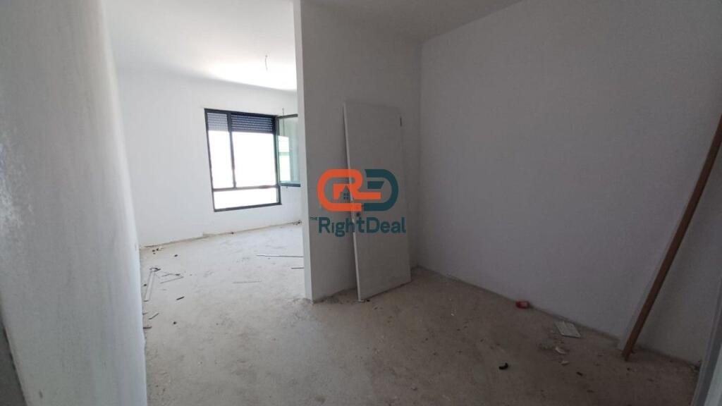 Tek 5 Maji, Shitet Apartament 2+1+2 Ne Ndertim Te Ri, Me Planimetri Te Rregullt!!!