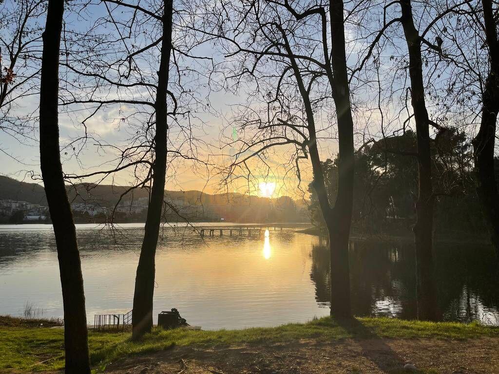 Apartament 2+1+2+2 Poste parkimi, Liqeni i Thatë, Tiranë.