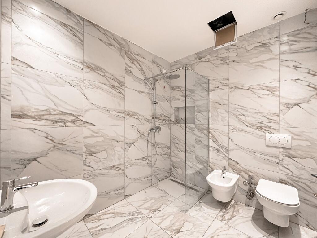 Shitet Apartament 2 +1+2tualete. 