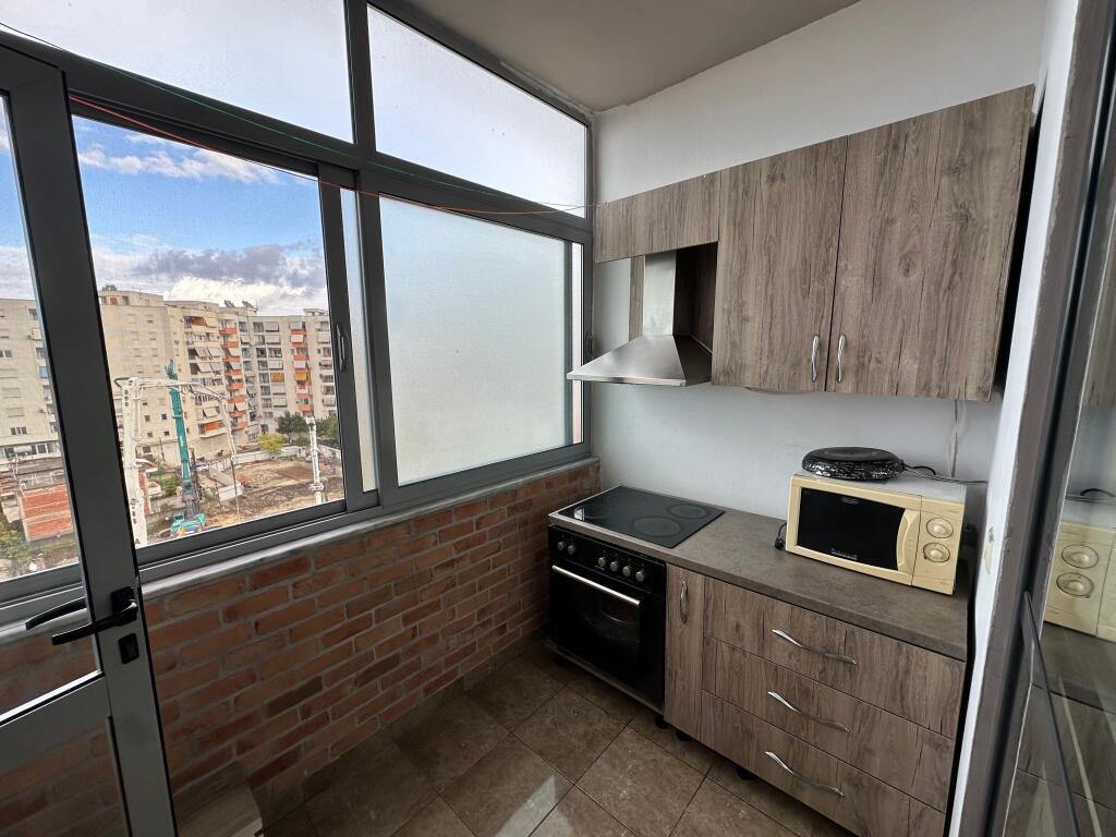 1+1 In Affitto, Yzberisht, Via Besim Alla