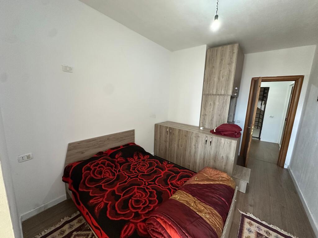 1+1 In Affitto, Yzberisht, Via Besim Alla