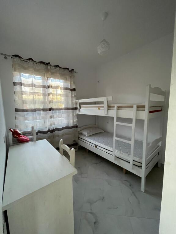 KATI 1 I NJE VILE 3 KATESHE 2+1 ME QERA KENETE DURRES