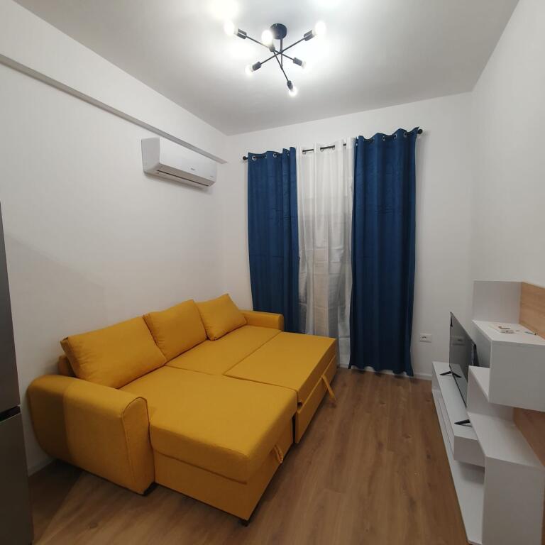 Jepet me qera Apartament 1+1  Adresa : Kadiu Ali Demi  Kati 2  E mobiluar  Cmimi 450€