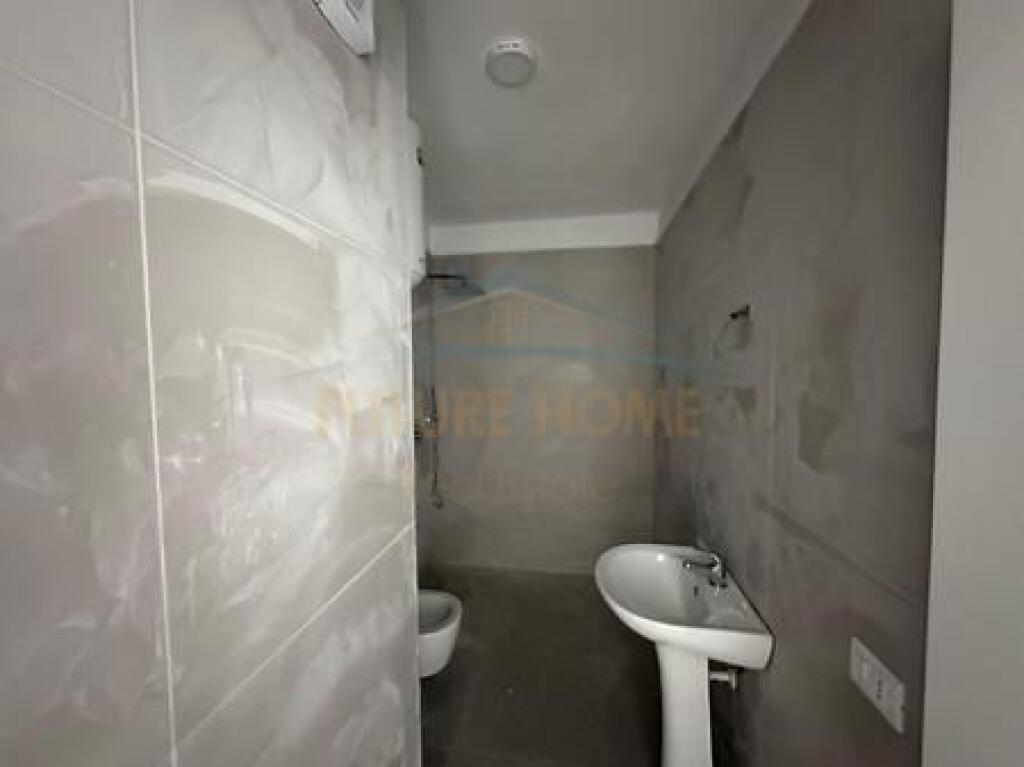 Shitet, Apartament 2+1+2, Unaza e Re, Tiranë.
