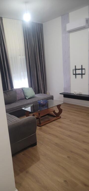 AFFITTASI APPARTAMENTO 1+1 – ALI DEMI, COMPLESSO KADIU💶 Prezzo: 40 000 lek / mese