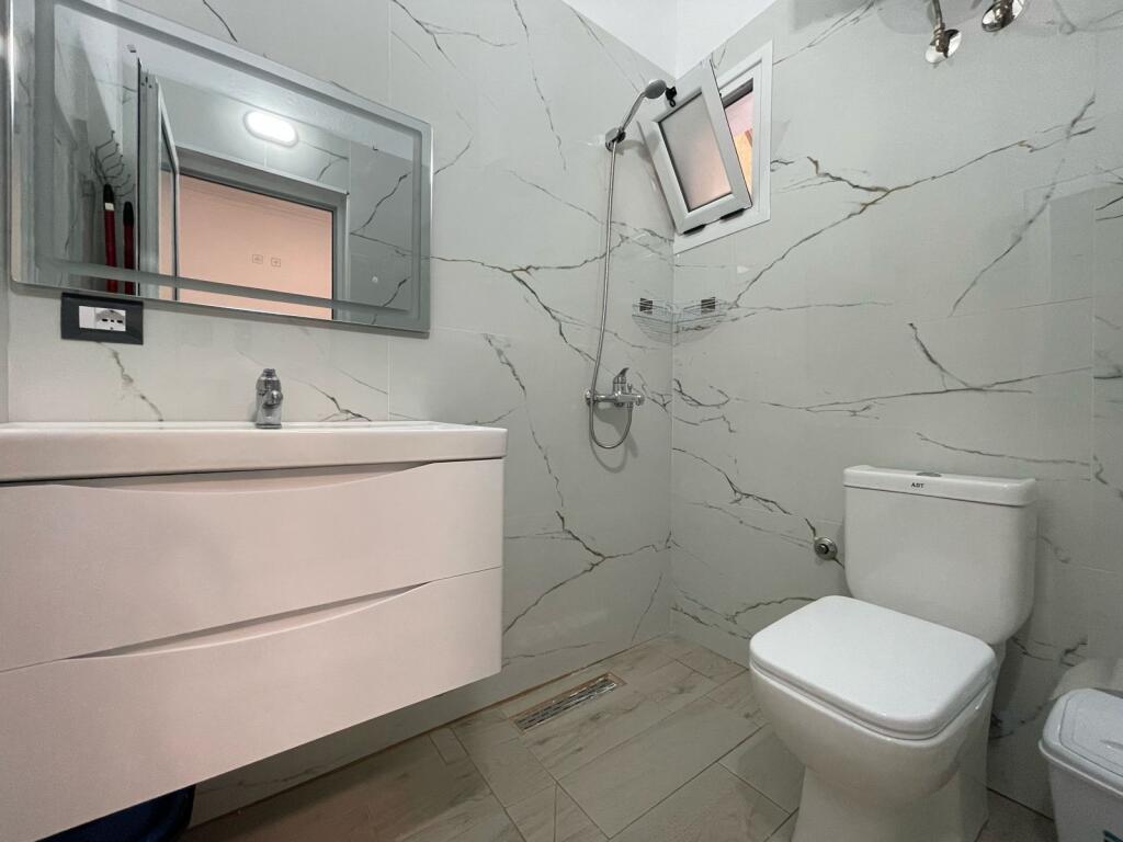 Jepet me Qera Apartament 1+1, Shtepi Private, Bishti Kalldrermit, Vlore 25000 LEK/Muaj