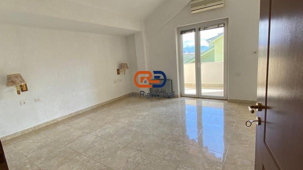 Al Lago Secco, Attico Con Veranda E Vista Meravigliosa In Affitto !!