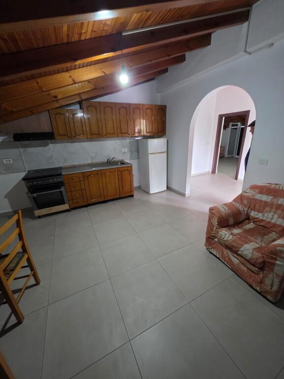 JEPET ME QERA 3+1 TEK BURGU DURRES