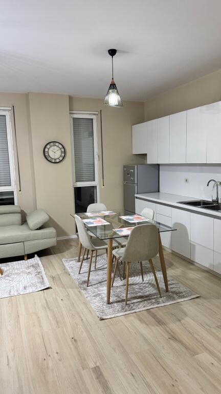 JEPET APARTAMENT ME QIRA 2+1 PRANE AMERIKAN 3