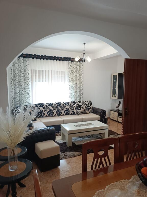 Shitet vile 4 kate Shkallnur Durres