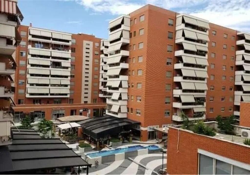 Apartament 2+1+post me qira, Rruga e kavajes