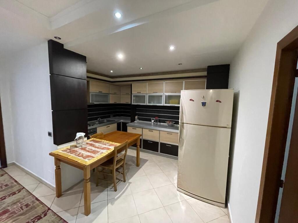 Shitet Apartament - Liqeni i Thate