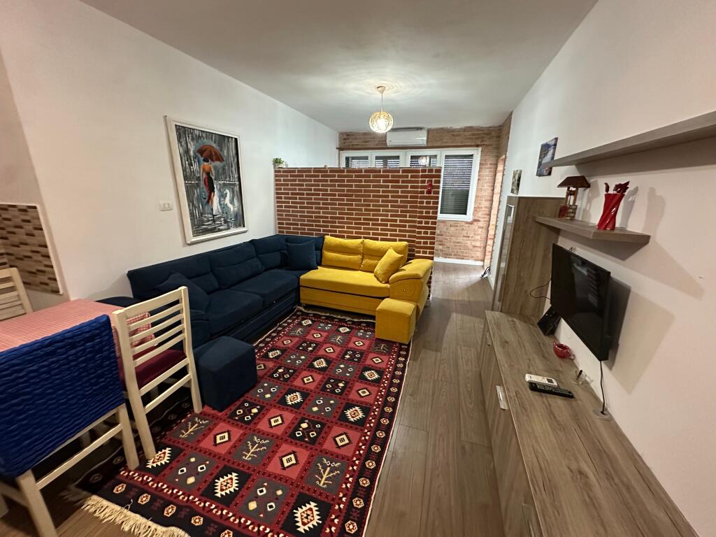 1+1 In Affitto, Yzberisht, Via Besim Alla